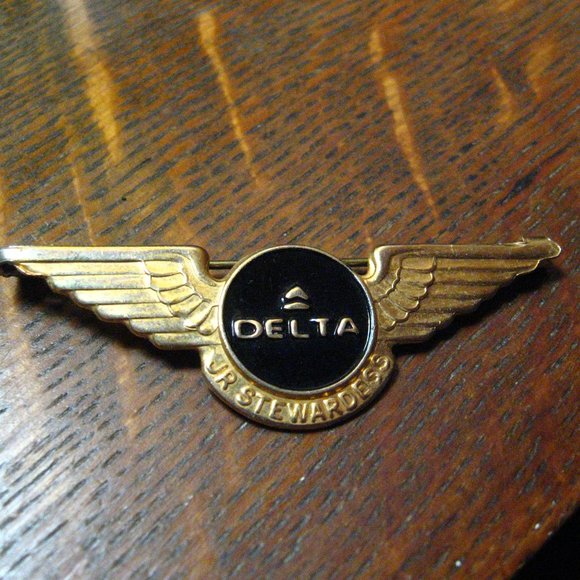 ✈️ Delta Airlines Vintage Junior Stewardess Wings - Picture 2 of 4